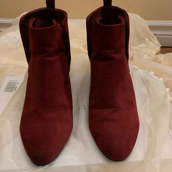 Red velvet boots with a little wedge - Picture 4 of 5